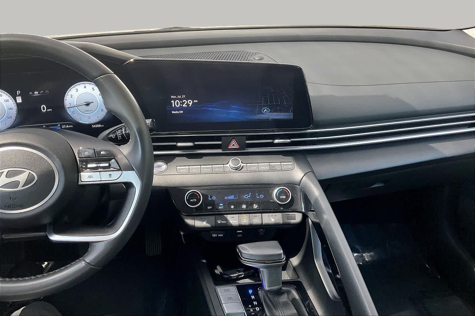 Certified 2025 Hyundai Elantra Limited FWD image 7