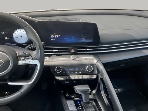 Certified 2025 Hyundai Elantra Limited FWD image 7
