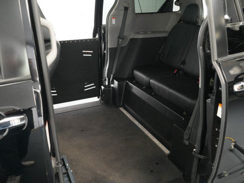 Used 2020 Toyota Sienna SE FWD image 53