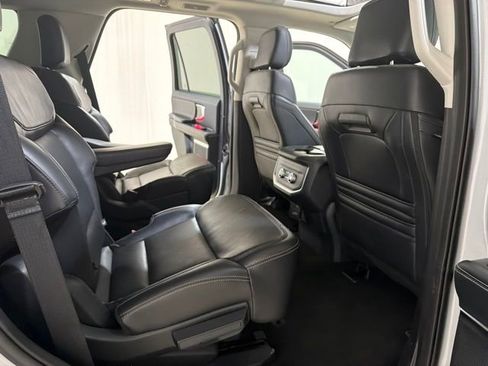 Used 2025 Ford Expedition Platinum AWD/4WD image 27