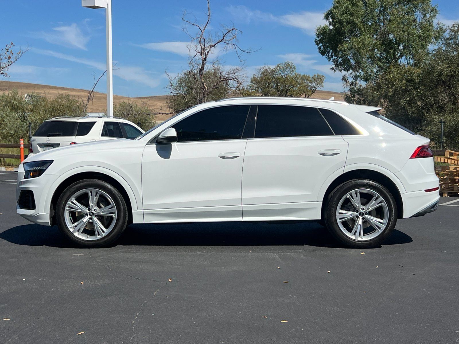 Used 2023 Audi Q8 Premium AWD/4WD image 3