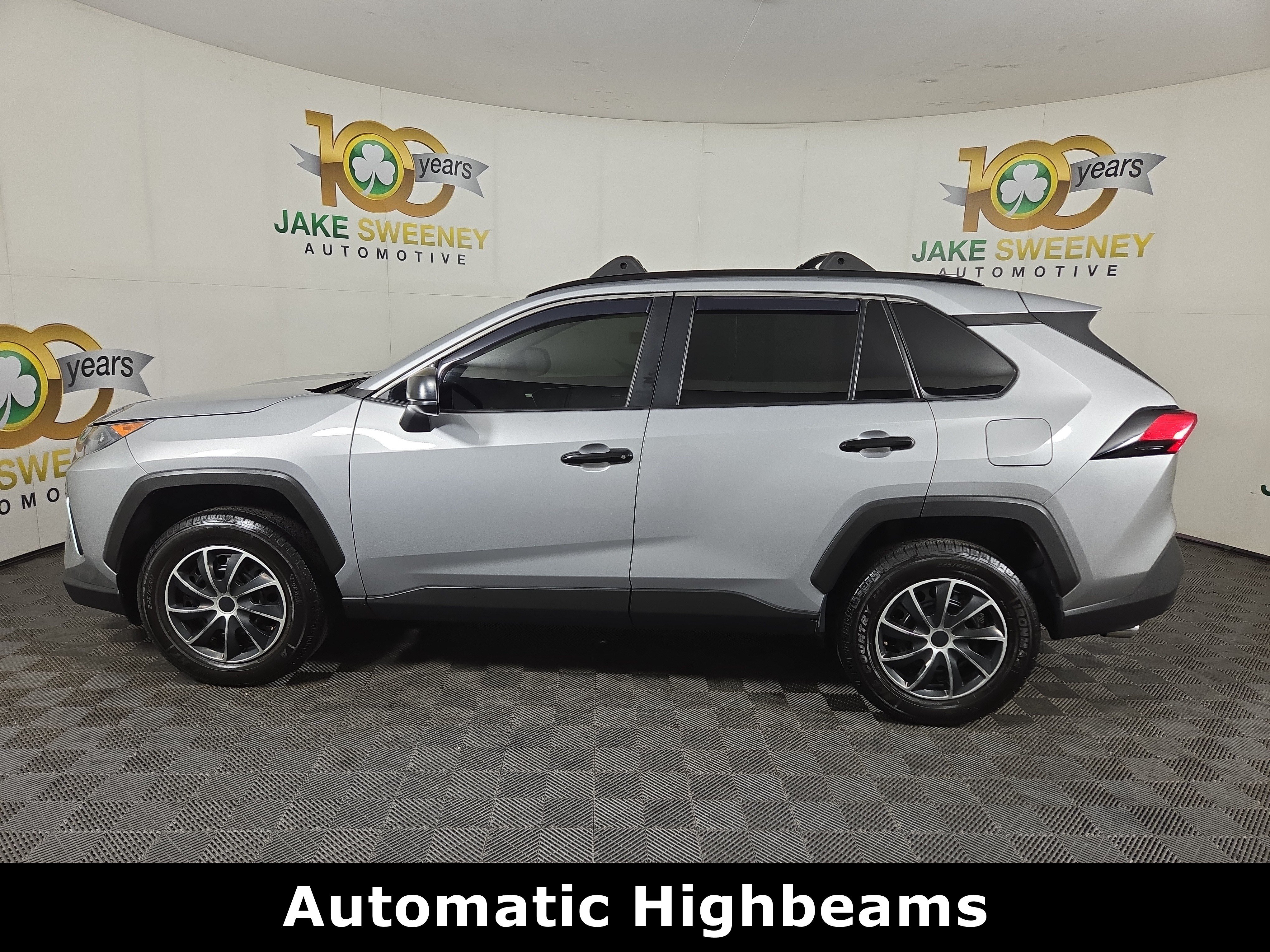 Used 2021 Toyota RAV4 LE FWD image 4