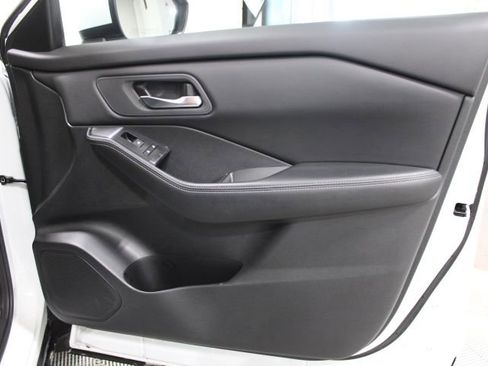 Used 2024 Nissan Rogue SV image 23