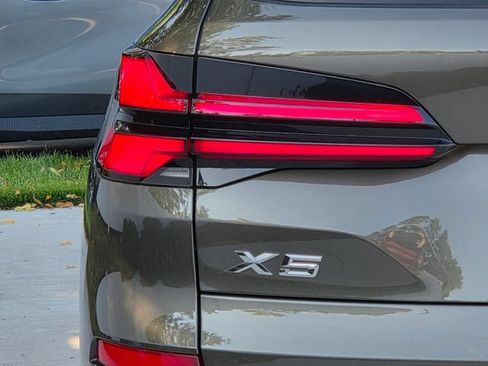 Used 2024 BMW X5 xDrive40i w/ M Sport Package AWD/4WD image 35