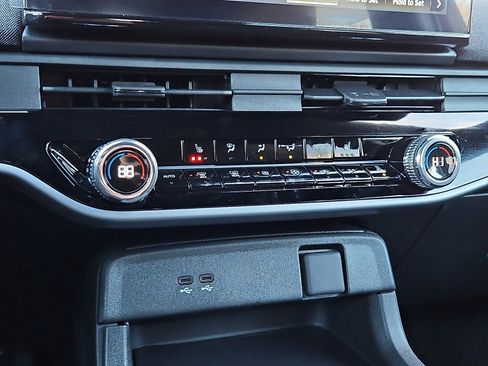 Certified 2025 Honda Prologue EX image 17