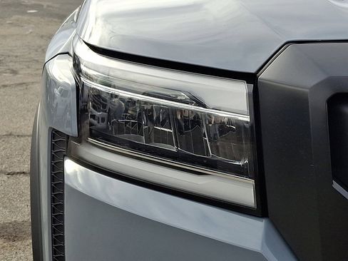 Used 2024 Nissan Frontier PRO-4X w/ Technology Package image 9