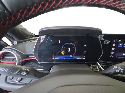 Used 2024 Chevrolet Trax RS w/ Sunroof Package FWD image 14
