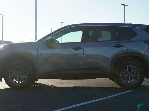 Used 2025 Nissan Rogue S image 8