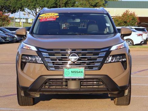 Certified 2025 Nissan Rogue SV w/ SV Premium Package FWD image 4