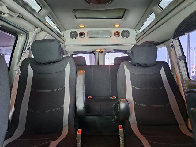 Used 2015 Chevrolet Express 2500 RWD image 21