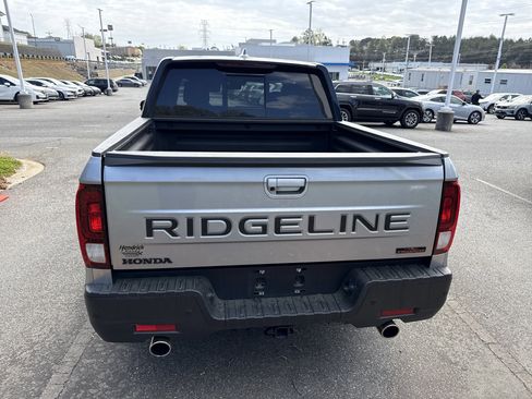 Used 2025 Honda Ridgeline TrailSport image 9