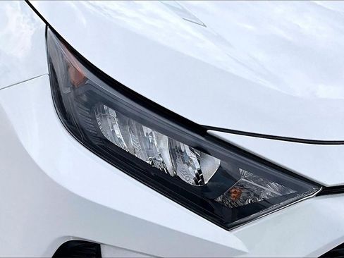 Used 2021 Toyota RAV4 LE image 27