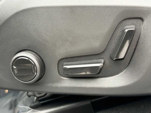 Used 2025 Volvo XC60 B5 Core w/ Protection Package Premier image 22