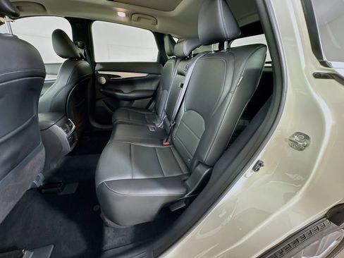 Certified 2022 INFINITI QX50 Essential FWD image 32