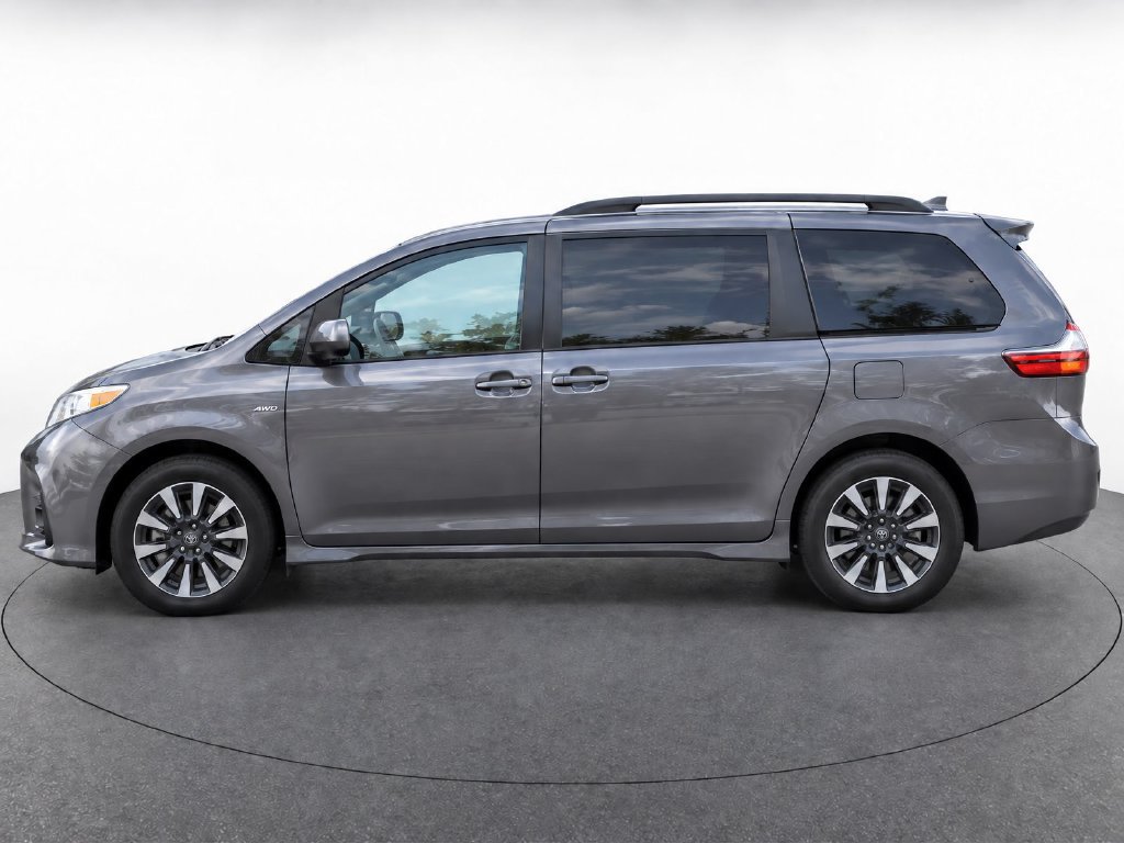Used 2019 Toyota Sienna LE w/ Carpet Mat Package AWD/4WD image 2