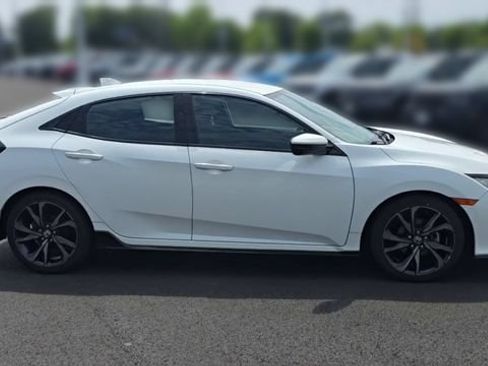 Used 2018 Honda Civic Sport image 2