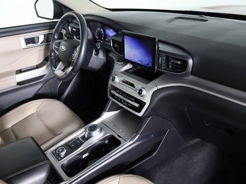 Used 2022 Ford Explorer XLT w/ Equipment Group 202A image 29