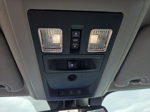 Used 2017 RAM 1500 Laramie w/ Convenience Group AWD/4WD image 9