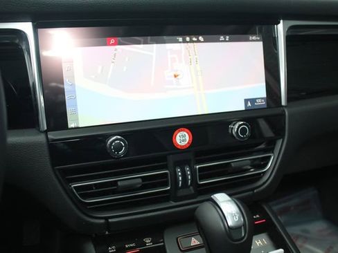 New 2026 Porsche Macan image 17