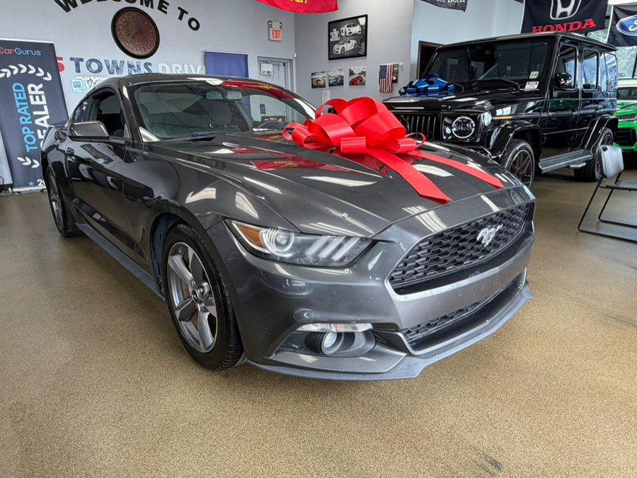 Used 2017 Ford Mustang Coupe RWD image 3