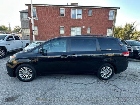 Used 2011 Toyota Sienna XLE image 5