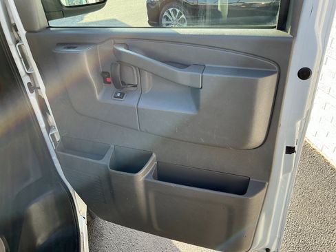 Used 2018 Chevrolet Express 3500 RWD 3500 135 w/ Driver Convenience Package image 18