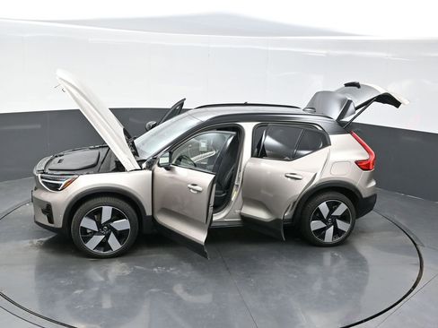 Used 2023 Volvo XC40 Recharge Ultimate image 39