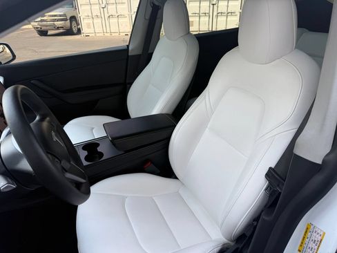 Used 2022 Tesla Model Y Long Range AWD/4WD image 25