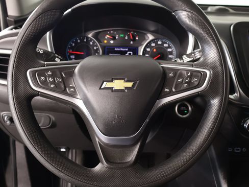 Used 2022 Chevrolet Equinox LT FWD image 3