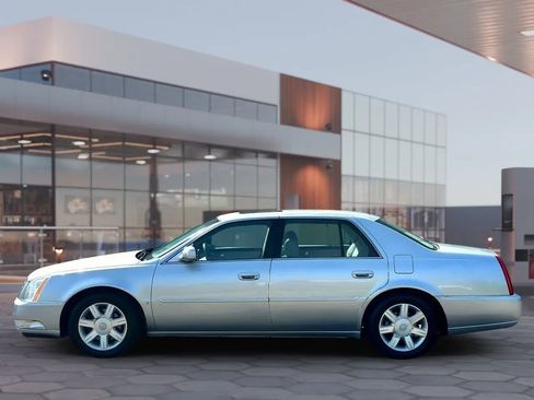Used 2006 Cadillac DTS w/ Sun And Sound Package image 6