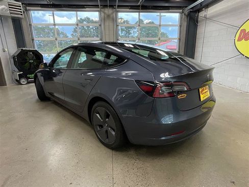 Used 2022 Tesla Model 3 Long Range AWD/4WD image 3