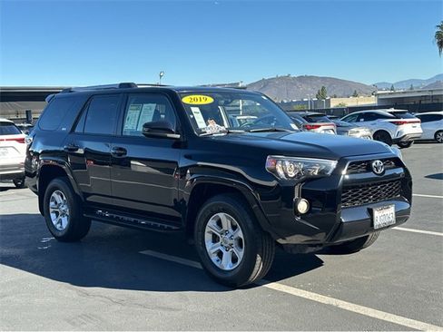 Used 2019 Toyota 4Runner SR5 image 2