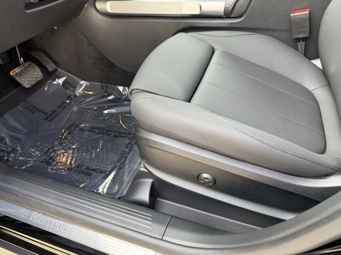 New 2026 Mercedes-Benz GLB 250 4MATIC image 14