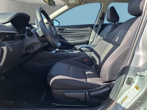 Used 2025 Nissan Altima 2.5 S image 9