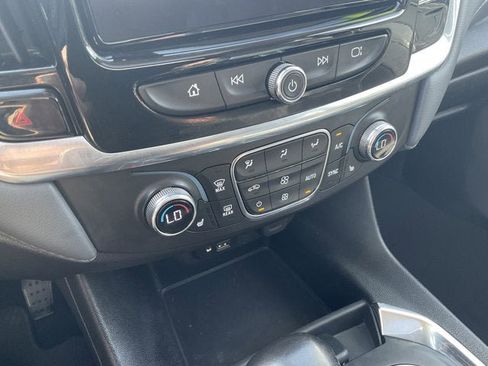 Used 2021 Chevrolet Traverse LT w/ LT Premium Package image 13