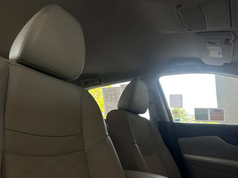 Used 2022 Nissan Rogue Sport SV w/ Technology Package image 18