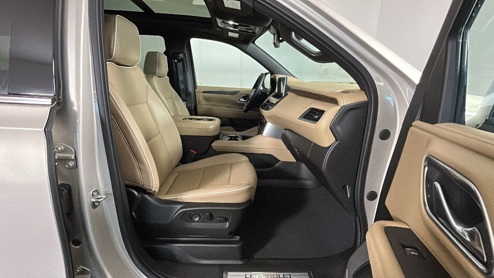 Used 2023 Chevrolet Tahoe Premier AWD/4WD image 35