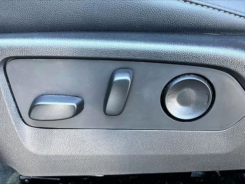 Used 2025 GMC Canyon Elevation w/ Convenience Package image 33