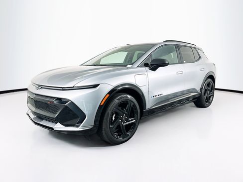 Used 2025 Chevrolet Equinox EV RS FWD image 3