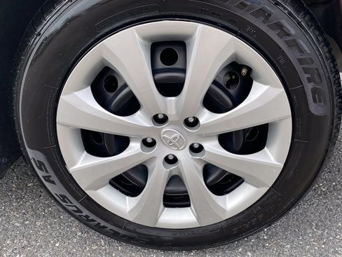 Used 2025 Toyota Corolla LE FWD image 40