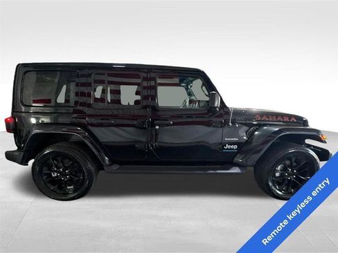 Used 2023 Jeep Wrangler Unlimited Sahara w/ Cold Weather Group AWD/4WD image 4