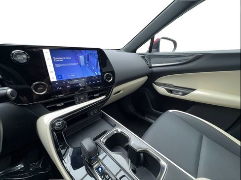 Used 2024 Lexus NX 250 FWD w/ Towing Package (2000 Lbs) image 43