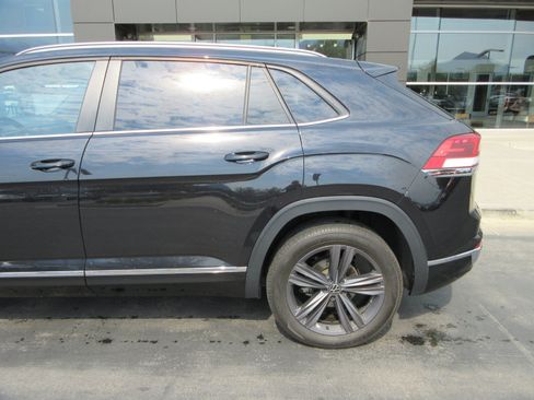 Used 2020 Volkswagen Atlas Cross Sport SE w/ Towing Package AWD/4WD image 5