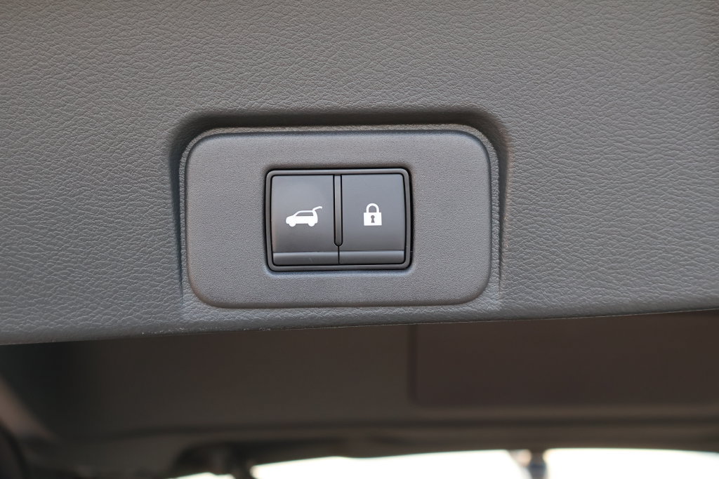 Certified 2024 Nissan Rogue Platinum w/ Platinum Premium Package FWD image 12