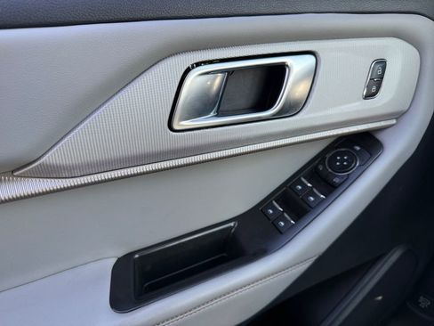 Certified 2025 Ford Explorer Active w/ Active Comfort Package image 19