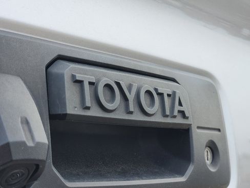 Used 2021 Toyota Tacoma TRD Off-Road w/ Technology Package AWD/4WD image 28