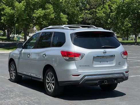 Used 2013 Nissan Pathfinder SL w/ SL Premium Pkg image 3