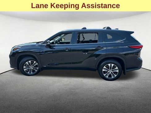 Used 2022 Toyota Highlander XLE AWD/4WD image 6