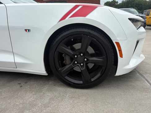 Used 2018 Chevrolet Camaro SS RWD image 31