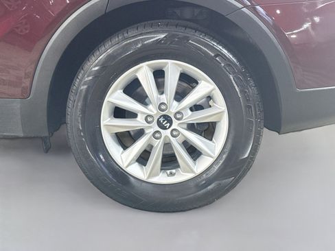 Used 2020 Kia Sorento LX FWD image 37